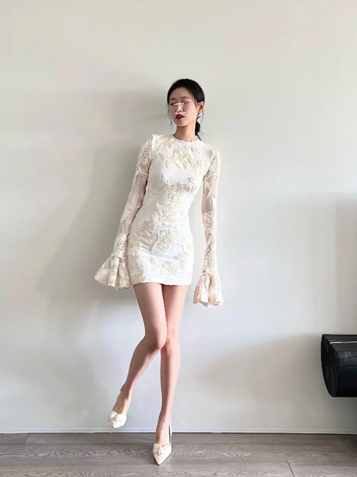 Light Luxury Flower Sticker Flare Sleeves Large Open Back Slim Fit Wrap Hip Skirt for Celebrities Sexy Slimming Short Dress
Light Luxury Flower Sticker Flare Sleeves Large Open Back Slim Fit Wrap Hip Skirt for Celebrities Sexy Slimming Short Dress