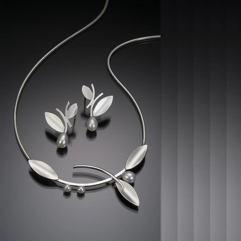 2022 Trend New Leaf and Pearl Drop Earrings Necklace Set Women Wedding Engagement Party Jewelry Set Pearl Necklace Earring Gifts
2022 Trend New Leaf and Pearl Drop Earrings Necklace Set Women Wedding Engagement Party Jewelry Set Pearl Necklace Earring Gifts
