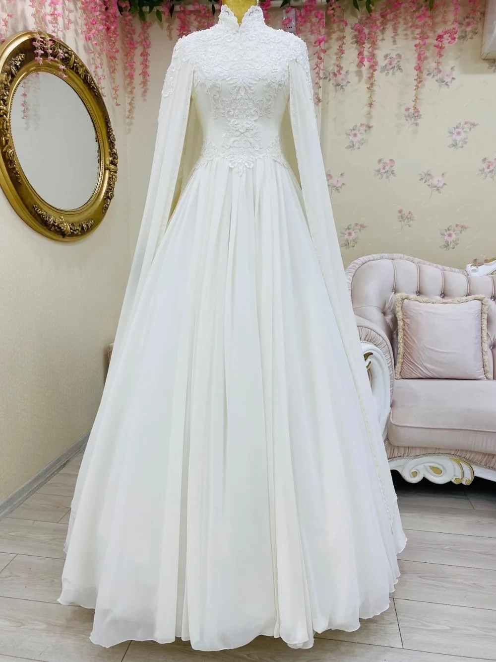 Chiffon Appliques Beaded Muslim Wedding Dresses for Bride with Cape Long Sleeve Moroccan Caftan Wedding Bridal Gowns 2023
Chiffon Appliques Beaded Muslim Wedding Dresses for Bride with Cape Long Sleeve Moroccan Caftan Wedding Bridal Gowns 2023