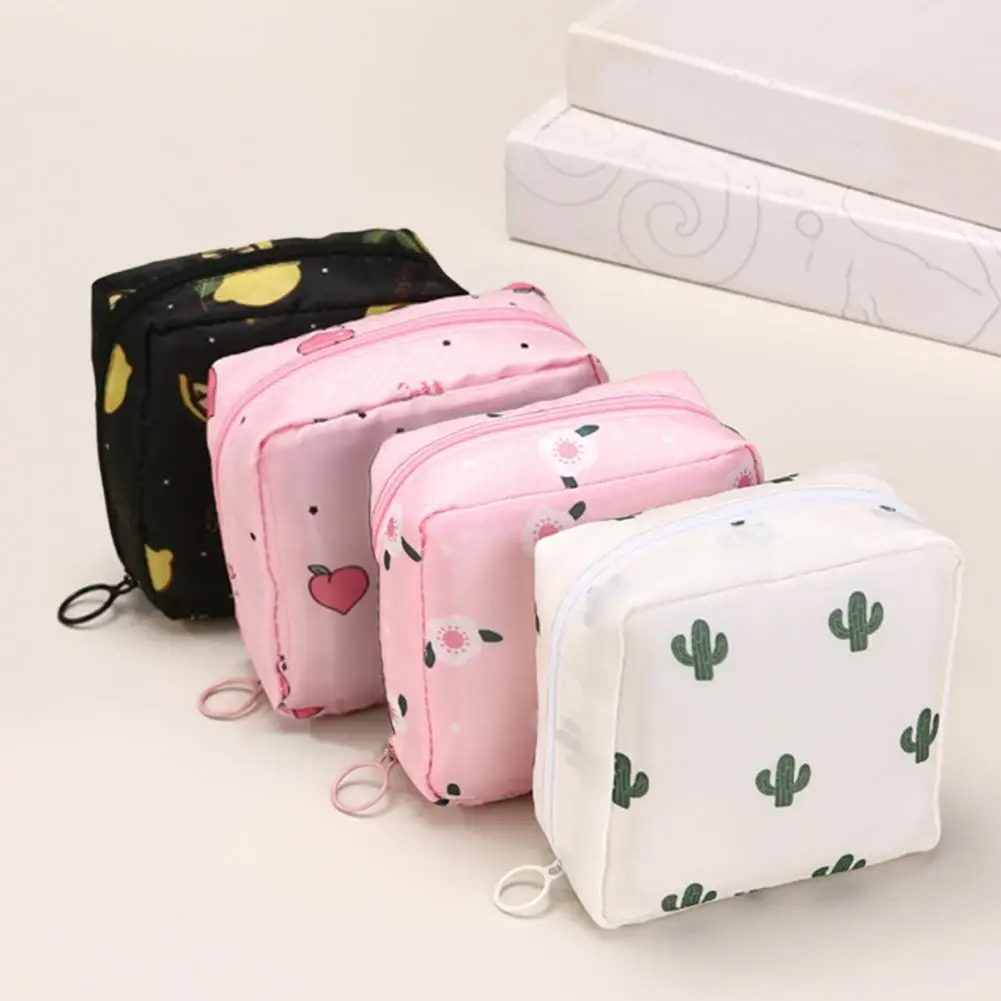 

Small Item Storage Case Cartoon Print Towel Bag with Zipper Closure Hanging Hoop Portable Girls Diaper Napkin Storage Pouch Coin