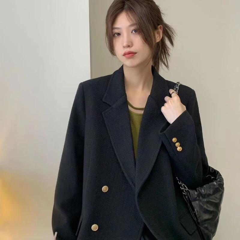 Woman's Winter French Retro Short Woolen Blazer Coat Commuting Casual Solid Color Loose Double-breasted Suit Collar Woolen Coat
Woman's Winter French Retro Short Woolen Blazer Coat Commuting Casual Solid Color Loose Double-breasted Suit Collar Woolen Coat