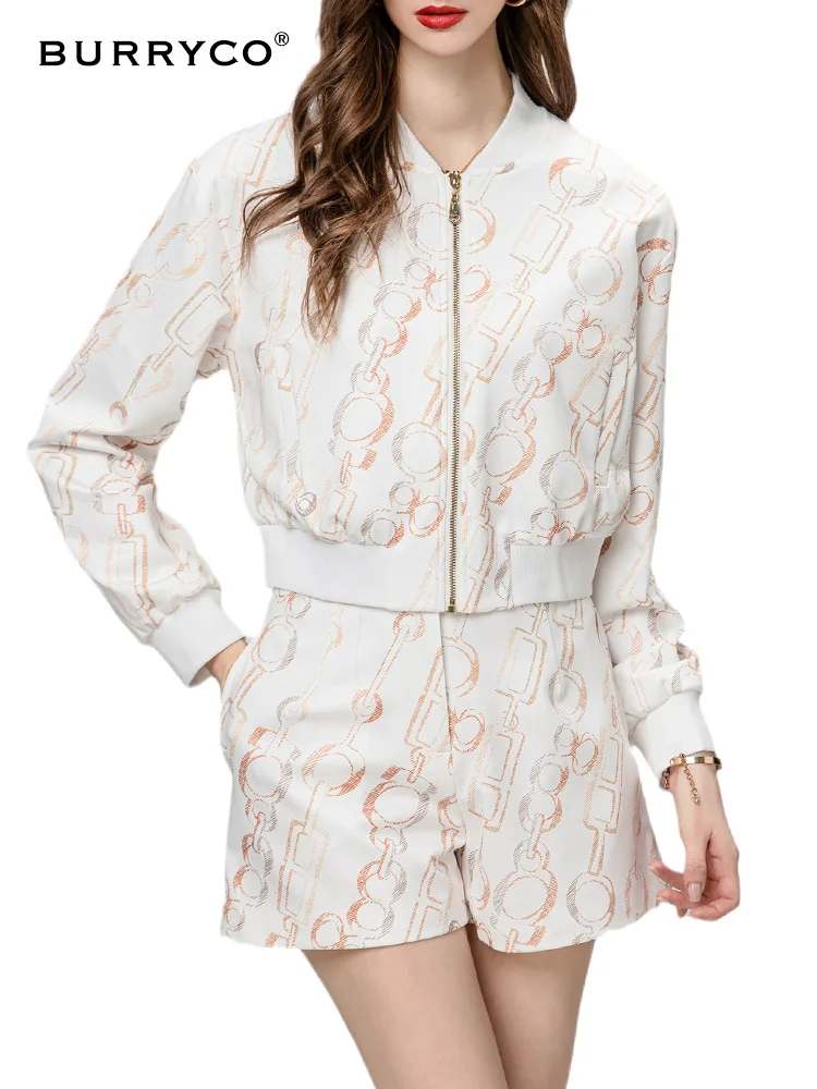BURRYCO Autumn 2023 Women's New Sen Women's Style Black And White Printed Jacket, Coat, Shorts Set 
BURRYCO Autumn 2023 Women's New Sen Women's Style Black And White Printed Jacket, Coat, Shorts Set