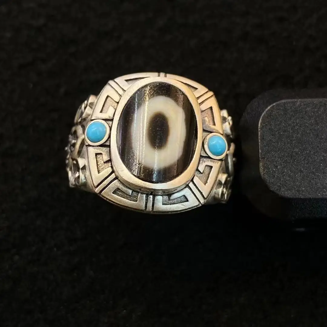 Retro Tibetan Style Trend Tianzhu Ring for Men and Women's Fashion Versatile Ethnic Style Ring
Retro Tibetan Style Trend Tianzhu Ring for Men and Women's Fashion Versatile Ethnic Style Ring