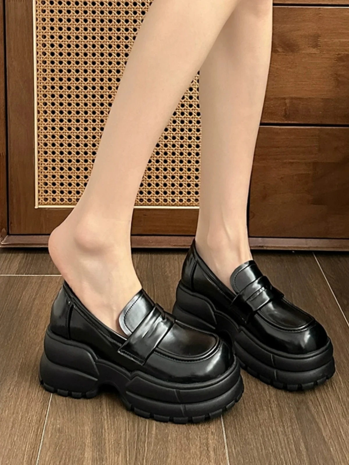 

Универсальные женские туфли на плоской подошве, черные Сабо на платформе, женская обувь, Осенние оксфорды в британском стиле, зимние модельные туфли на толстой подошве, новинка на осень