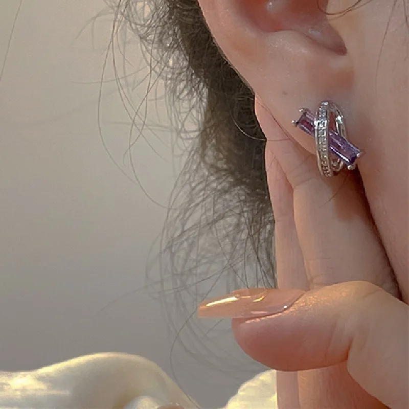 Exquisite Customized Earrings with Zircon Crystal for Women, Minimalist Design, Unique and Luxury Style
Exquisite Customized Earrings with Zircon Crystal for Women, Minimalist Design, Unique and Luxury Style