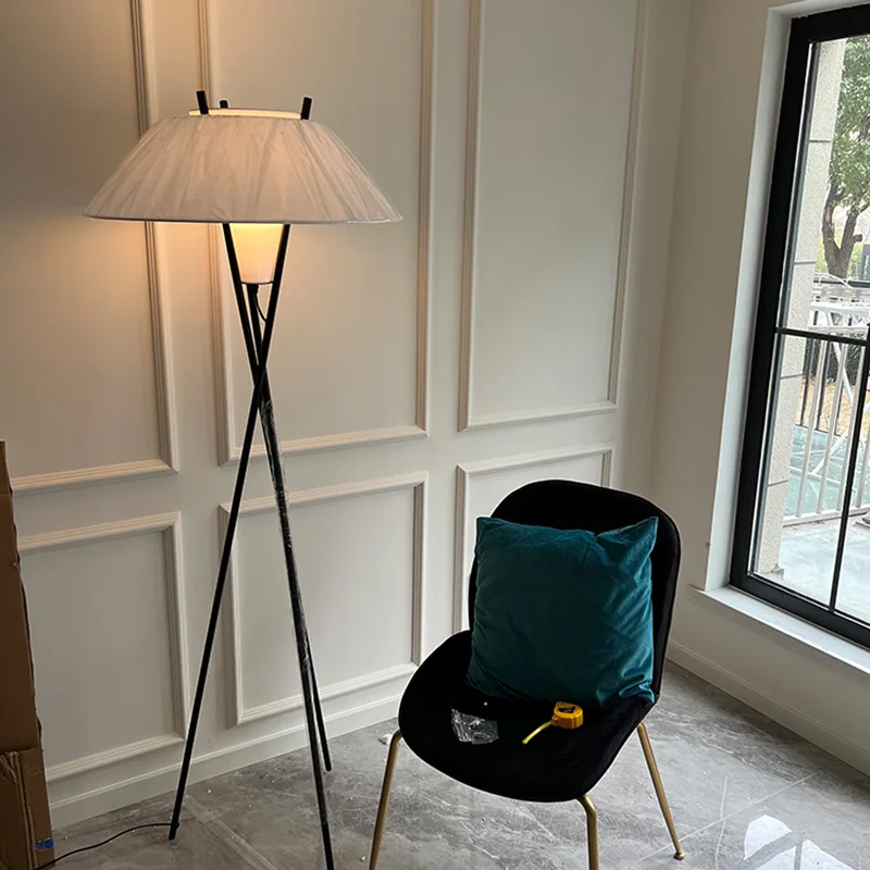 Italian Triangular Floor Lamp Designer Living Room Metal Minimalist Standing Lamp Fashion Corner Luminaria Home Decorations
Italian Triangular Floor Lamp Designer Living Room Metal Minimalist Standing Lamp Fashion Corner Luminaria Home Decorations