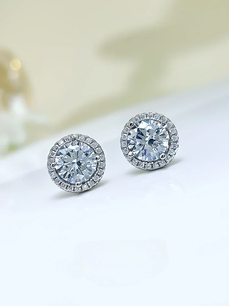 Light Luxury Four Claw Earrings, Pure Silver Earrings, Simulated Diamond, Ultra Sparkling High Carbon Diamond Wedding Jewelry
Light Luxury Four Claw Earrings, Pure Silver Earrings, Simulated Diamond, Ultra Sparkling High Carbon Diamond Wedding Jewelry