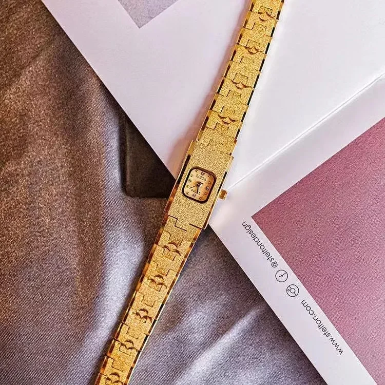 High quality 24K gold no fade brass band women watches diamond small dial square fashion luxury wristwatch for lady retro
High quality 24K gold no fade brass band women watches diamond small dial square fashion luxury wristwatch for lady retro