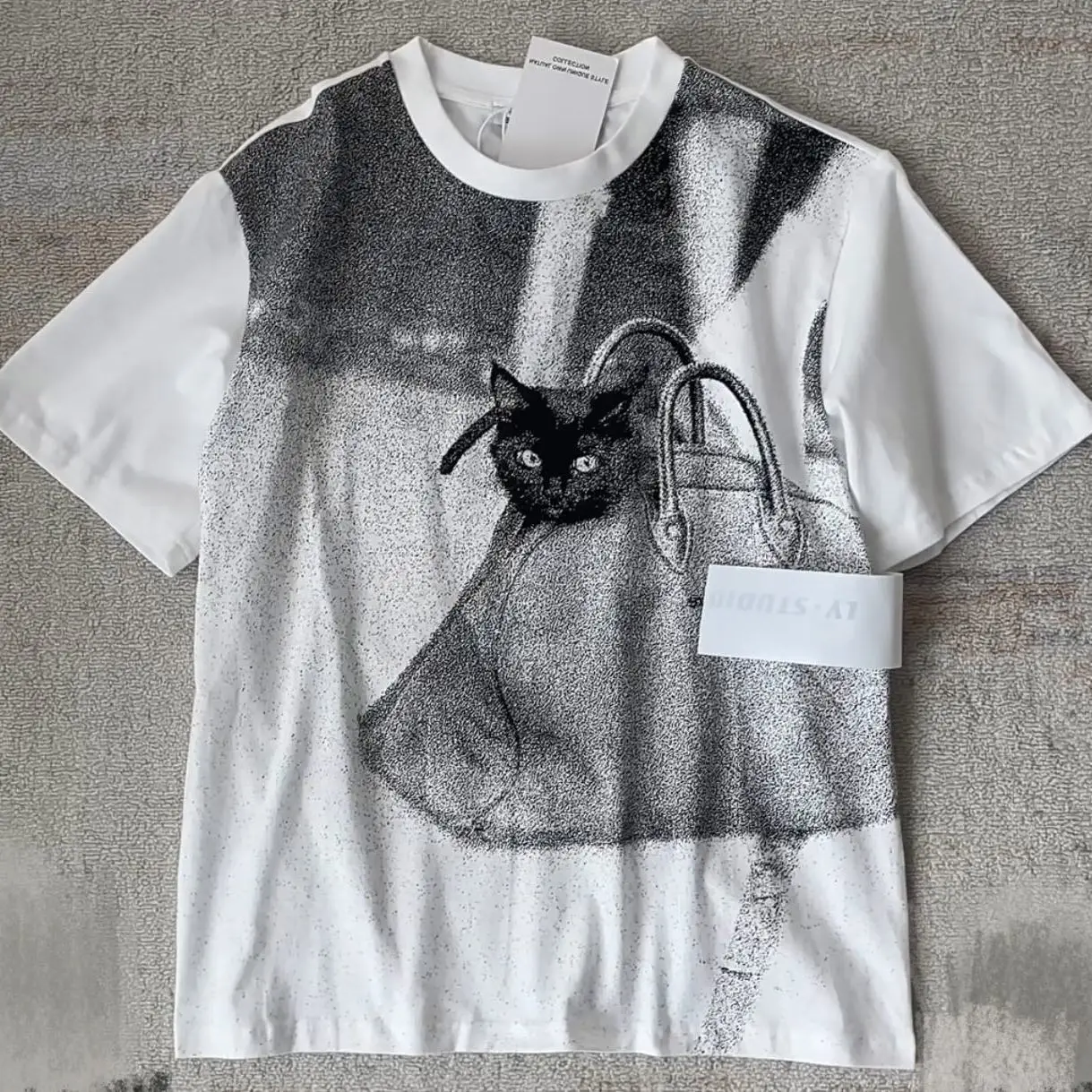 Black Cat Retro Casual Heavyweight Trendy Versatile Cotton Short-Sleeved T-Shirt Men's Spring and Summer White Loose Top y2k ins
Black Cat Retro Casual Heavyweight Trendy Versatile Cotton Short-Sleeved T-Shirt Men's Spring and Summer White Loose Top y2k ins