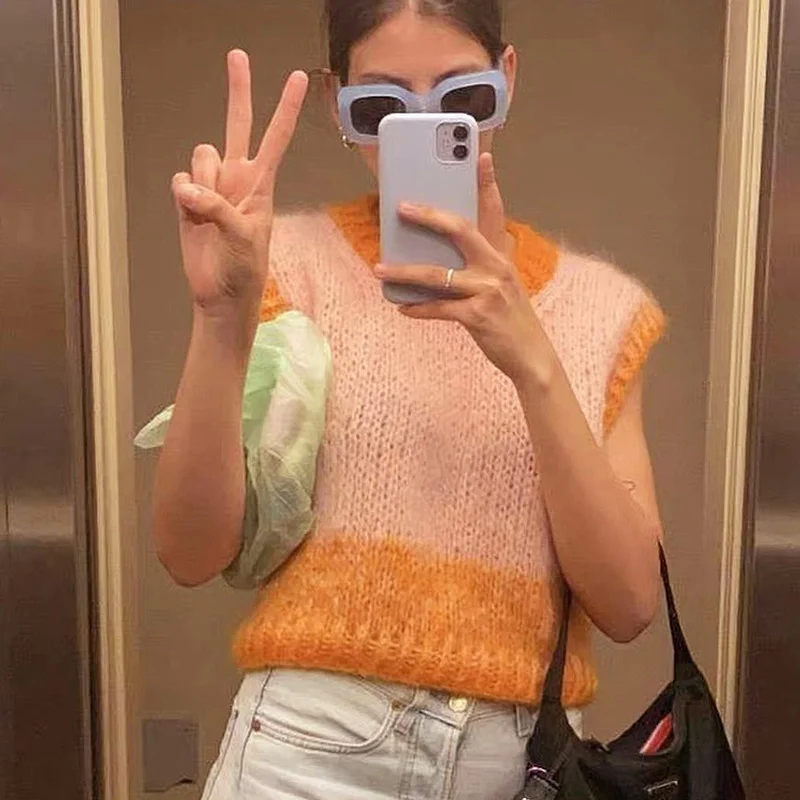 Fall 2021 Hand-knitted Stitching Color Loose Matching Sweater Vest Pink Orange Ladies New Round Neck Versatile Sleeveless Vest
Fall 2021 Hand-knitted Stitching Color Loose Matching Sweater Vest Pink Orange Ladies New Round Neck Versatile Sleeveless Vest