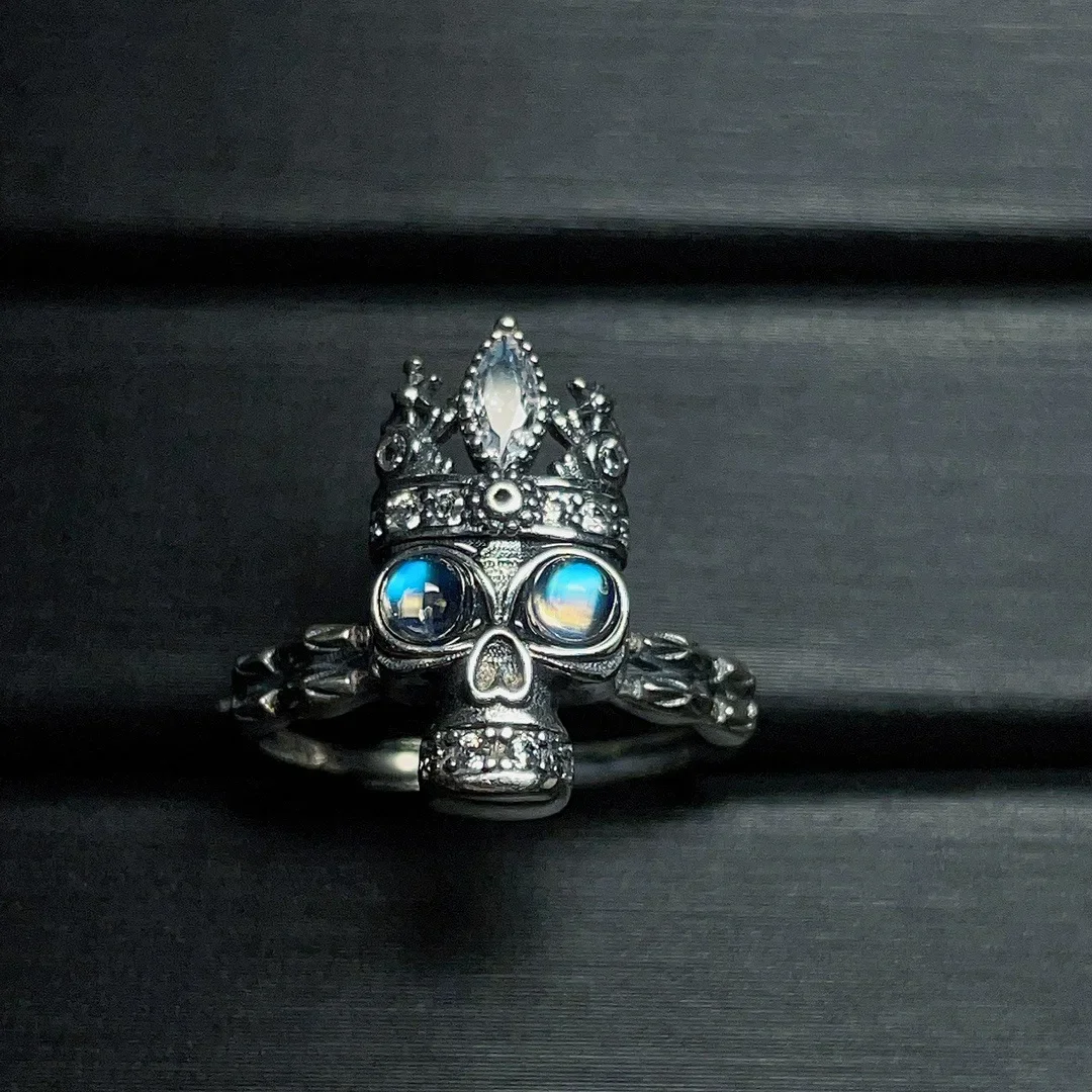 New S925 Sterling Silver Pure Natural Indian Moonlight Stone Charm Skull Head Opening Design Ring Without Optimized Main Stone
New S925 Sterling Silver Pure Natural Indian Moonlight Stone Charm Skull Head Opening Design Ring Without Optimized Main Stone