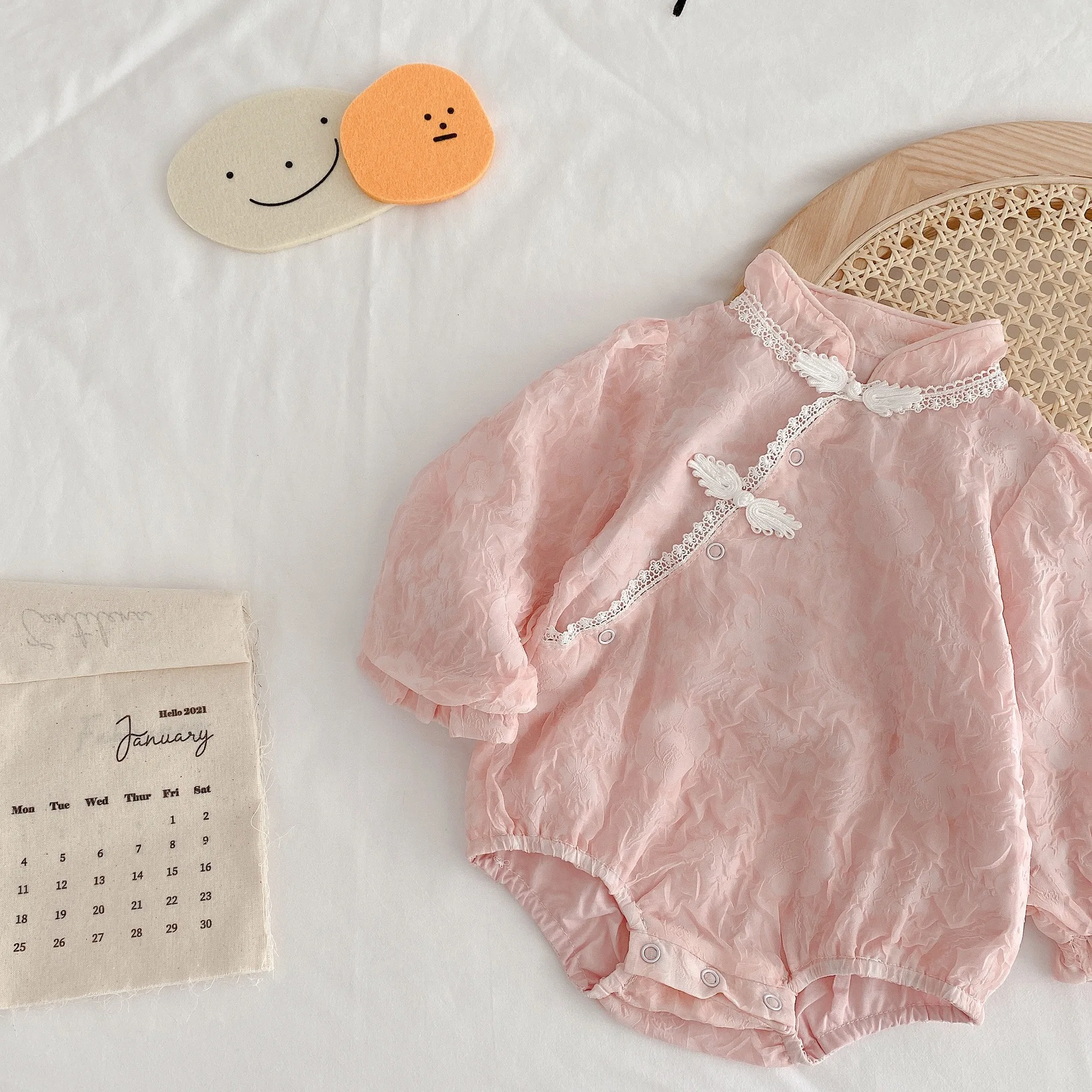 New Clothes Girls Summer romper Spring baby Hanfu long sleeve creeper fashion solid lovely clothing with hat 66-90 0-2year
New Clothes Girls Summer romper Spring baby Hanfu long sleeve creeper fashion solid lovely clothing with hat 66-90 0-2year