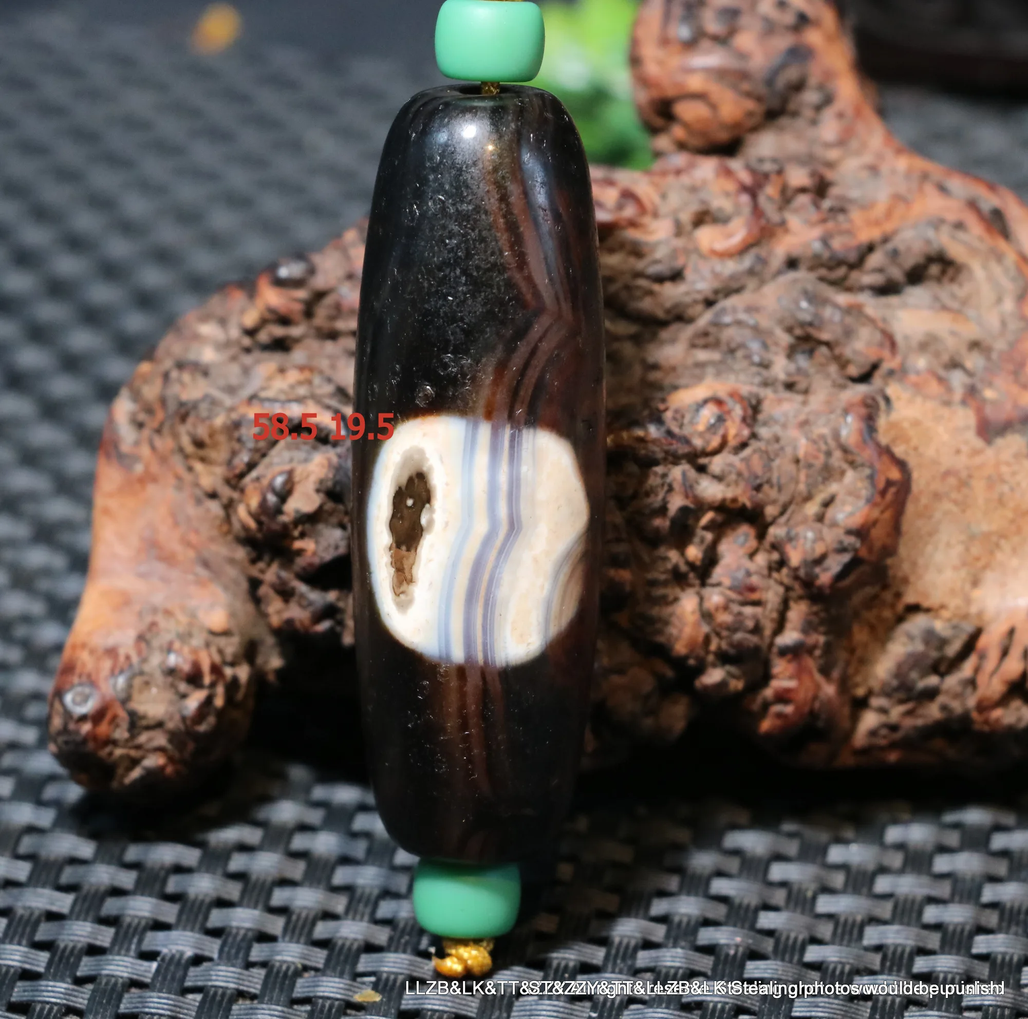 Волшебная энергия Тибетский Старый Агат сияющее солнце с пятнами Cinnabar бусины дзи амулет большой барабан форма кулон UPD220824A13
Волшебная энергия Тибетский Старый Агат сияющее солнце с пятнами Cinnabar бусины дзи амулет большой барабан форма кулон UPD220824A13