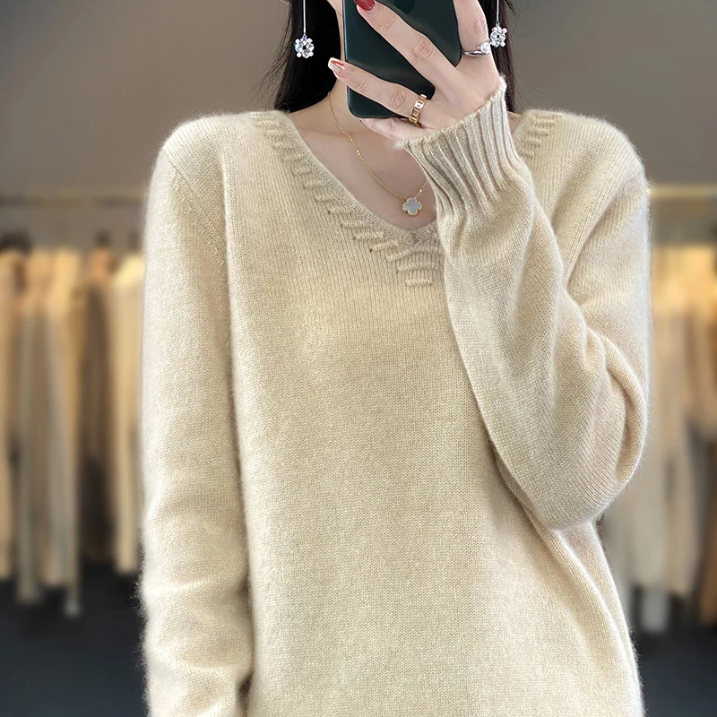 2023 Autumn/Winter Luxury V-neck 100 Wool Sweater Loose and Comfortable Cashmere Knitted Women's Full Sleeve Sleeves New Underla
2023 Autumn/Winter Luxury V-neck 100 Wool Sweater Loose and Comfortable Cashmere Knitted Women's Full Sleeve Sleeves New Underla