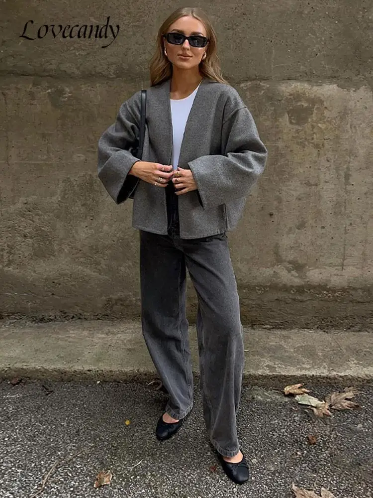 Solid V-neck Short Coat Women Long Sleeve Double Pockets Quilted Spliced Cardigan Chic Fashion Highstreet Outerwear 2023 Autumn
Solid V-neck Short Coat Women Long Sleeve Double Pockets Quilted Spliced Cardigan Chic Fashion Highstreet Outerwear 2023 Autumn