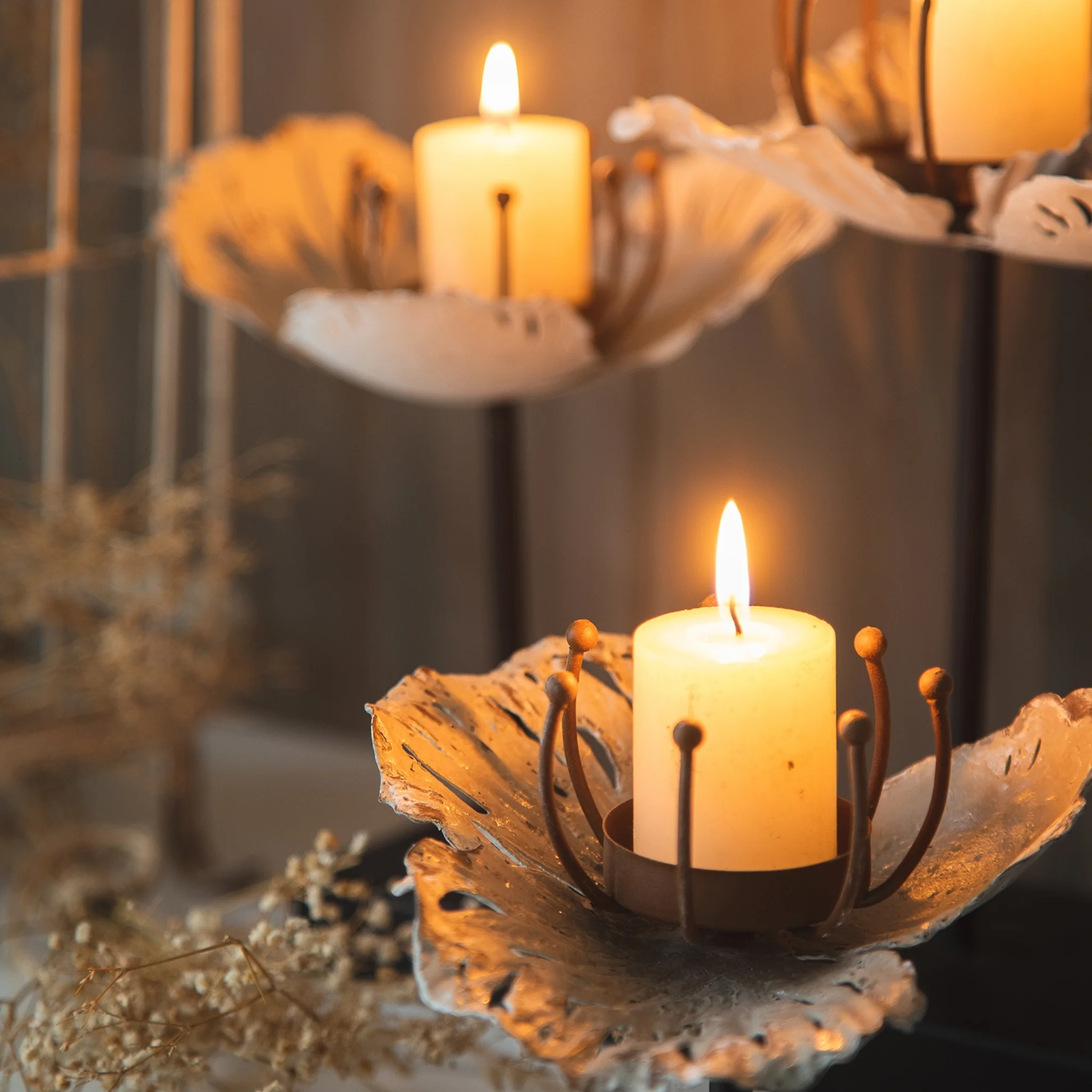 European French retro wrought iron candlestick jewelry romantic Candlestick set lotus lamp holder Candlestick shooting props
European French retro wrought iron candlestick jewelry romantic Candlestick set lotus lamp holder Candlestick shooting props