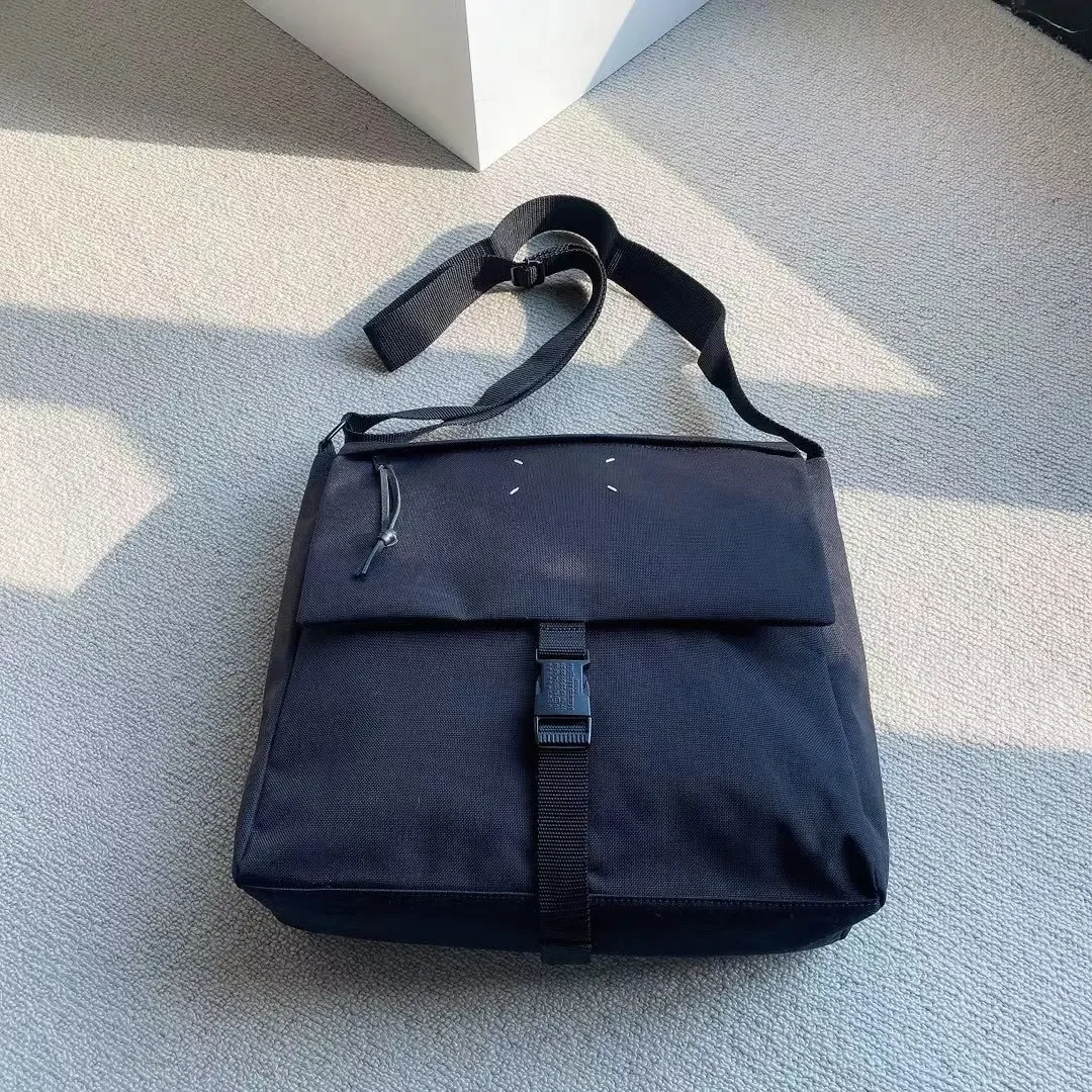 

MM6 men's and women's waterproof nylon black commuting versatile 5AC shoulder crossbody bag messenger bag