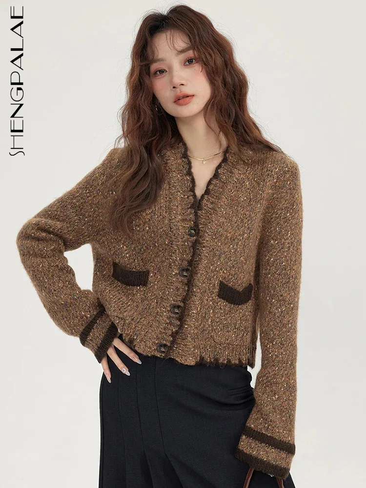 SHENGPALAE Vintage V-neck Sweater For Women Spring 2024 New Fashion Chic Single Breasted Casual Short Sweater Coat Female 5R8761
SHENGPALAE Vintage V-neck Sweater For Women Spring 2024 New Fashion Chic Single Breasted Casual Short Sweater Coat Female 5R8761