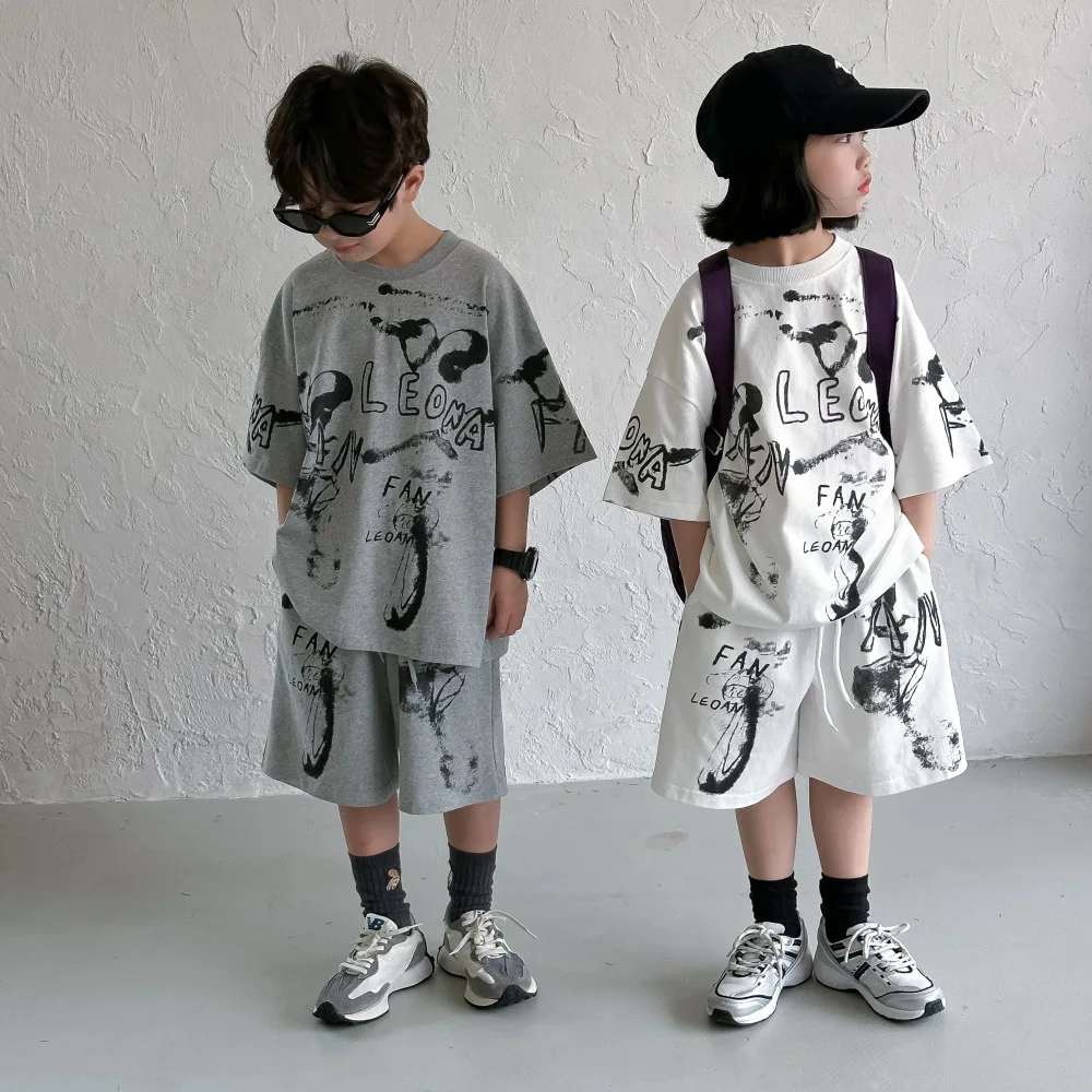 Костюм спортивный детский летний из топа с коротким рукавом и шортов
Костюм спортивный детский летний из топа с коротким рукавом и шортов