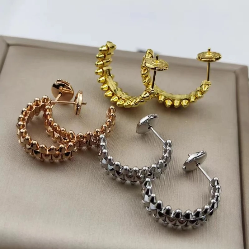 925 Silver Plated Gold Premium Sense Rivet Earstuds European and American Personalized Women's Fashion Brand Jewelry Gift
925 Silver Plated Gold Premium Sense Rivet Earstuds European and American Personalized Women's Fashion Brand Jewelry Gift