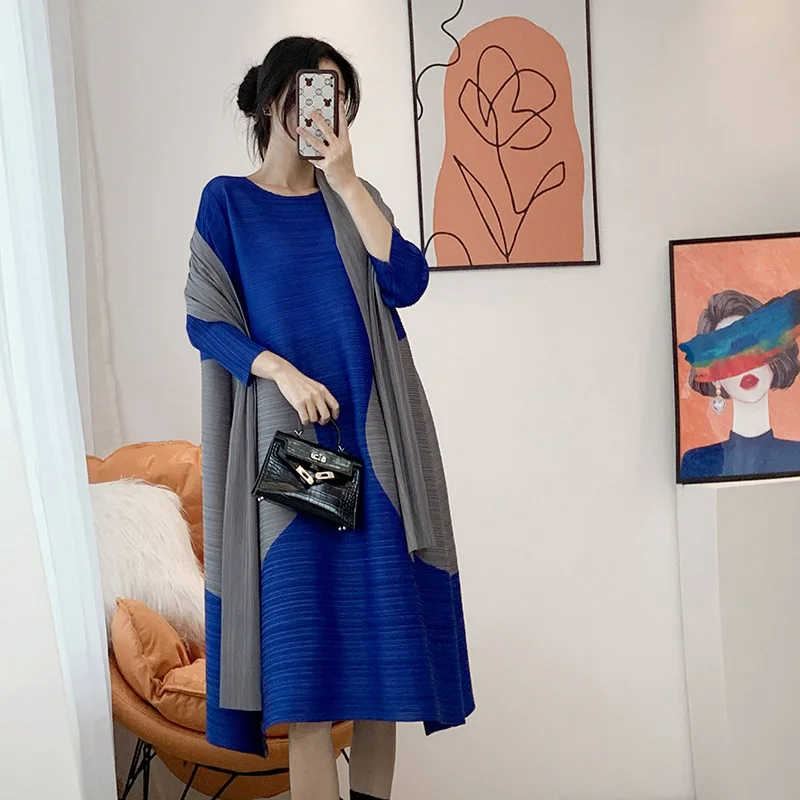 Miyake Pleats Autumn Winter Fashion Color Contrast Temperament Dress Women's Loose and Elegant Scarf Two Piece Mid length Dress
Miyake Pleats Autumn Winter Fashion Color Contrast Temperament Dress Women's Loose and Elegant Scarf Two Piece Mid length Dress