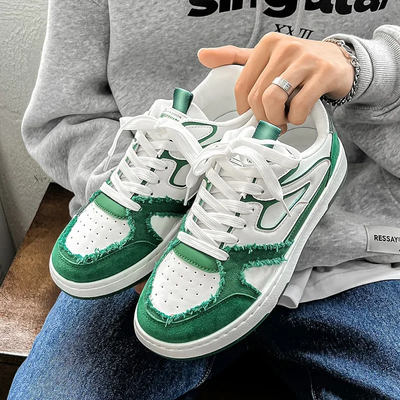 Casual board shoes new Korean version of the trend of fashion simple German training shoes flat low-top tie fashion men's shoes
Casual board shoes new Korean version of the trend of fashion simple German training shoes flat low-top tie fashion men's shoes