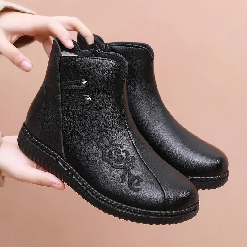 Women's Genuine Leather Shoes Winter Waterproof Flat Heels Ankle Boots Women Casual Non-Slip Cotton Shoes Mother Walking Shoes
Women's Genuine Leather Shoes Winter Waterproof Flat Heels Ankle Boots Women Casual Non-Slip Cotton Shoes Mother Walking Shoes