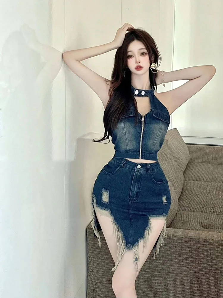Summer Women's Suit Vintage Denim Two Piece Set Halter Backless Sexy Crop Top And Hole Mini Skirt 2 Piece Sets Womens Outfits
Summer Women's Suit Vintage Denim Two Piece Set Halter Backless Sexy Crop Top And Hole Mini Skirt 2 Piece Sets Womens Outfits