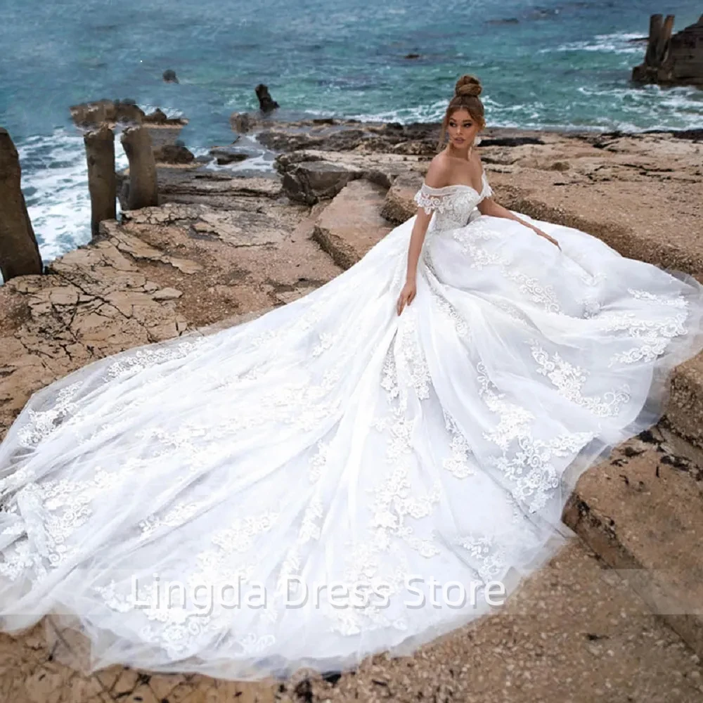 Luxury style A-line V-neck bride custom wedding dress decal string bead beach romantic wedding Vestido De Noiva De Princesa
Luxury style A-line V-neck bride custom wedding dress decal string bead beach romantic wedding Vestido De Noiva De Princesa