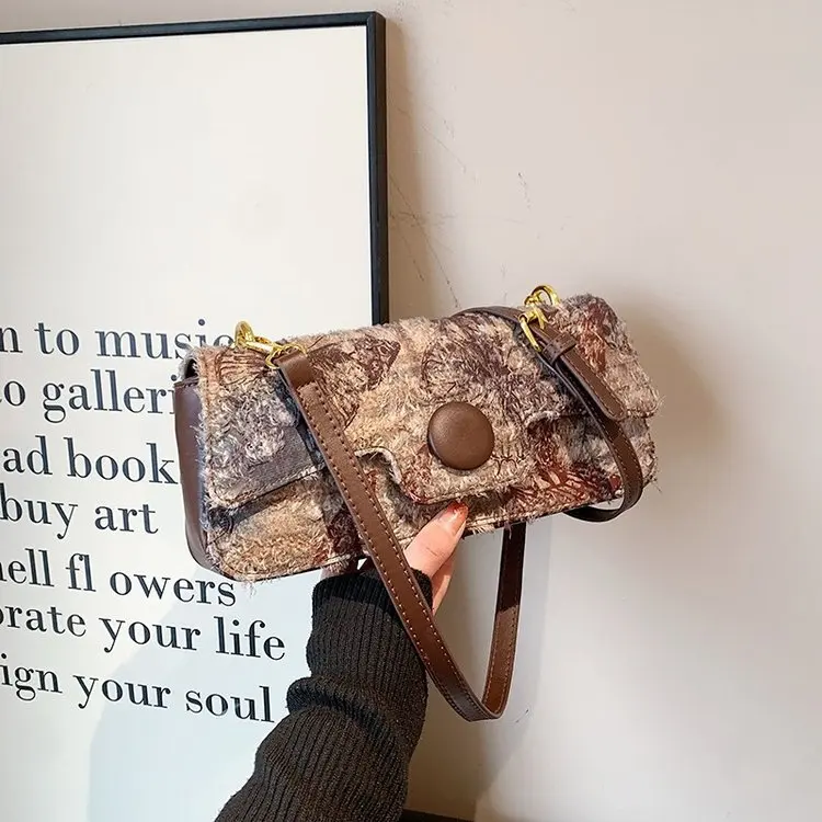 Single shoulder autumn and winter new magnetic buckle small square fashionable versatile, underarm bag,
Single shoulder autumn and winter new magnetic buckle small square fashionable versatile, underarm bag,