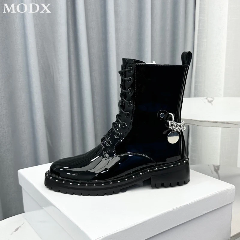 2023 Fall Winter New Chain Design Black Short Boots Slip-on Genuine Patent Leather Fashion Trend Simple Knight Booties All-match
2023 Fall Winter New Chain Design Black Short Boots Slip-on Genuine Patent Leather Fashion Trend Simple Knight Booties All-match