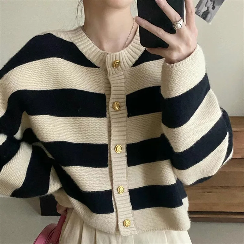 2023 Autumn Winter New O-Neck Loose Multicolor Sweater Women's Coat Single Breasted Gentle Striped Knitted Cardigan Wiomen
2023 Autumn Winter New O-Neck Loose Multicolor Sweater Women's Coat Single Breasted Gentle Striped Knitted Cardigan Wiomen