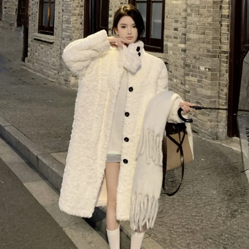 2022 Trench Coat For Women Autumn And Winter Soft Waxy Skin Friendly White Lamb Fur Integrated Medium Long Loose Collar
2022 Trench Coat For Women Autumn And Winter Soft Waxy Skin Friendly White Lamb Fur Integrated Medium Long Loose Collar