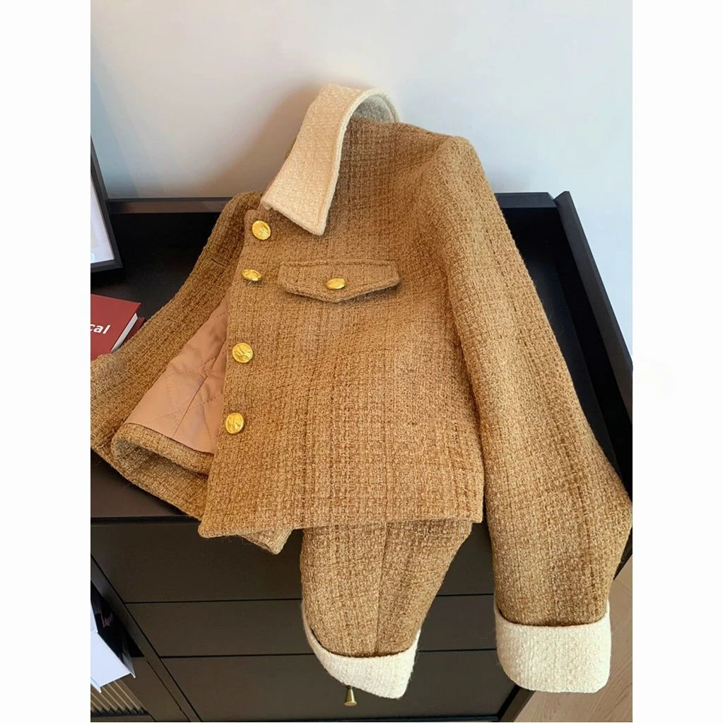 2024 New Women Spring Autumn Elegant Long Sleeve Outwear Female Short Single Breasted Coats Ladies Turn-down Collar Jackets R704
2024 New Women Spring Autumn Elegant Long Sleeve Outwear Female Short Single Breasted Coats Ladies Turn-down Collar Jackets R704