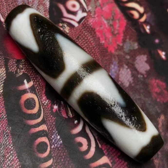 Возвращаемый старый материал с высоким содержанием масла в тибетских регионах тигровый зуб Dzi бусины натуральный агат амулет ювелирные изделия
Возвращаемый старый материал с высоким содержанием масла в тибетских регионах тигровый зуб Dzi бусины натуральный агат амулет ювелирные изделия