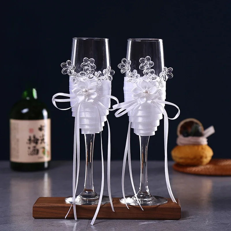 

1 pair Wedding Wine Champagne Goblet White Lace Romantic Cocktail Wedding Bride and Groom's Toast Cann Lovers Oxhorn Party Cups
