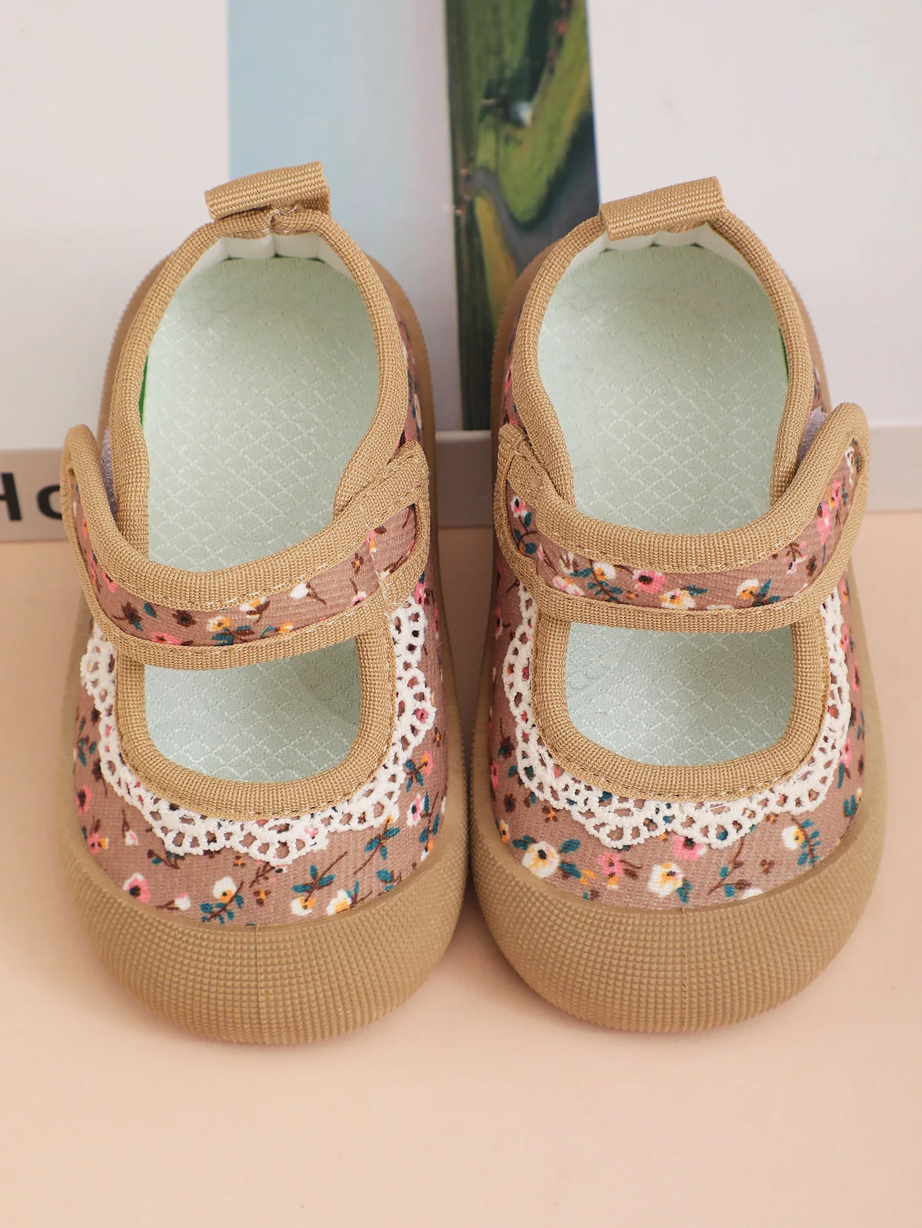 الربيع والخريف 2024 النسخة الكورية الجديدة من داخلي الفتيات حذاء قماش لينة سوليد الأطفال طفل حذاء طفل صغير حذاء للأطفال الربيع والخريف 2024 النسخة الكورية الجديدة من داخلي الفتيات حذاء قماش لينة سوليد الأطفال طفل حذاء طفل صغير حذاء للأطفال