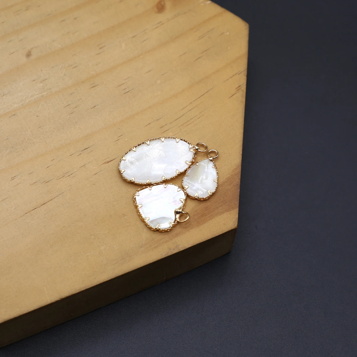Natural Freshwater White Shell Gold Wrapped Heart Shaped Oval Droplet Shaped Pendant Jewelry Making DIY Necklace Accessories
Natural Freshwater White Shell Gold Wrapped Heart Shaped Oval Droplet Shaped Pendant Jewelry Making DIY Necklace Accessories
