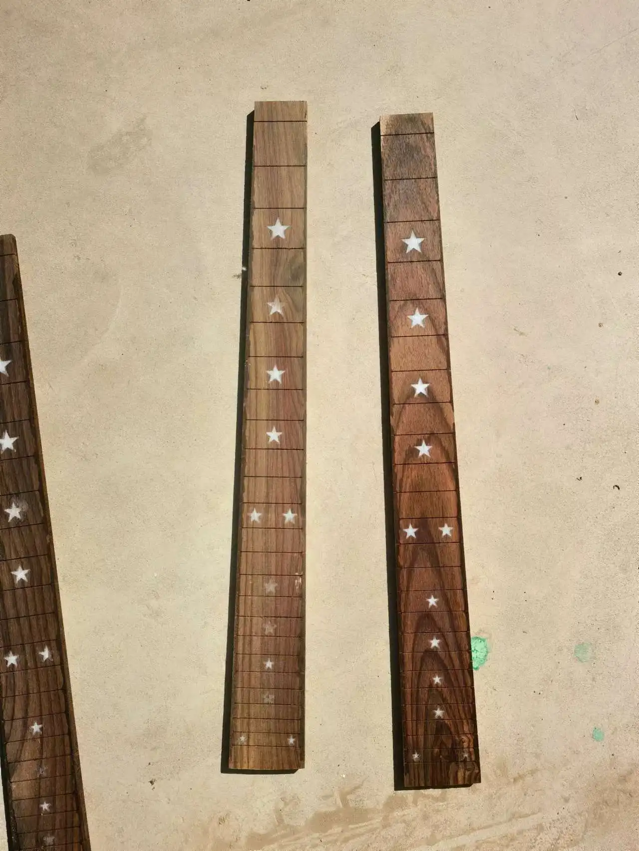 Guitar Accessories 1 pcs x 25.5"electric Guitar Fretboard electric guitar ROSE Wood Fretboard Parts 00-014# inlay
Guitar Accessories 1 pcs x 25.5"electric Guitar Fretboard electric guitar ROSE Wood Fretboard Parts 00-014# inlay