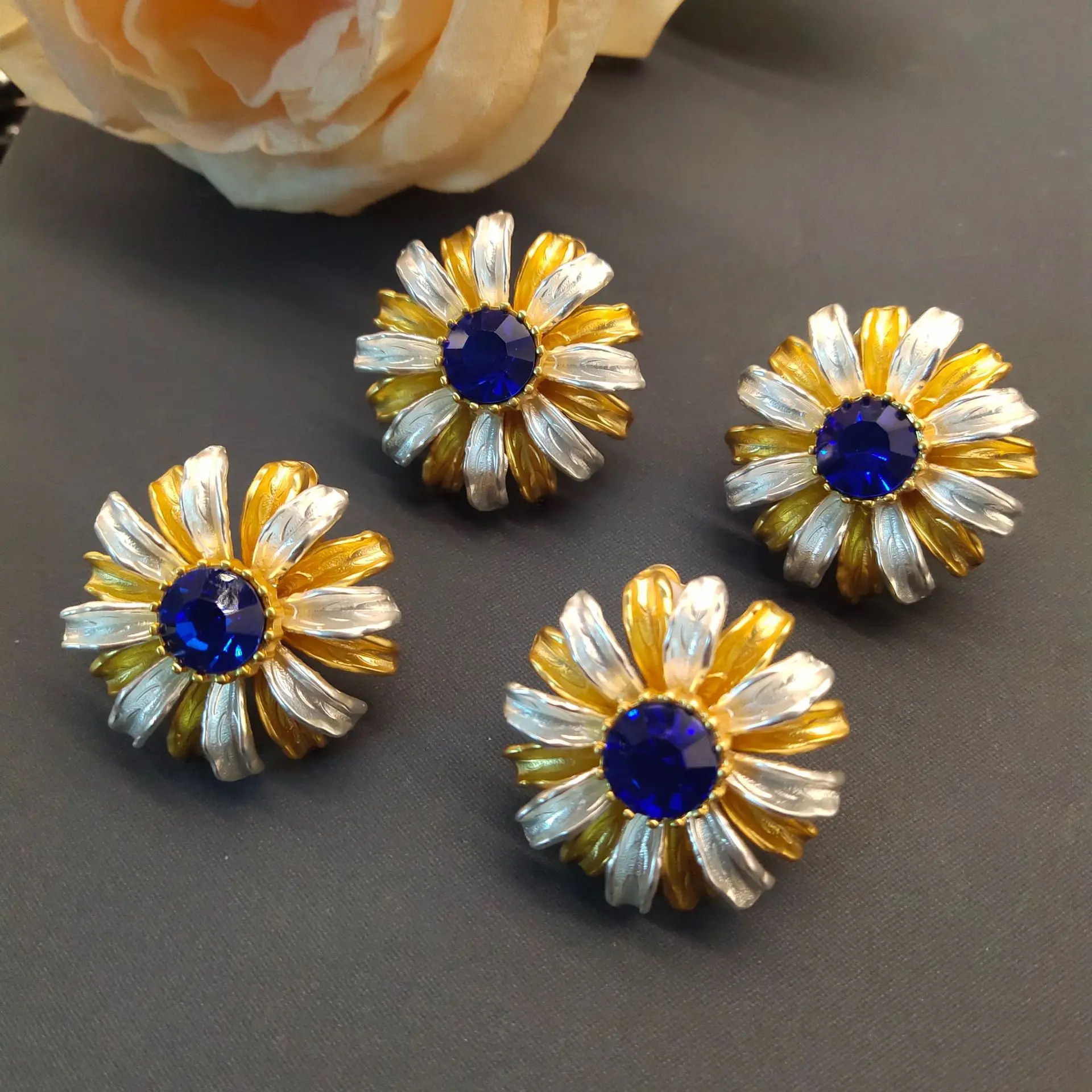 

Vintage Blue Stone Flower Stud Earrings For Women Jewelry Runway Party T Show Fancy Trendy Boho INS Japan Korea