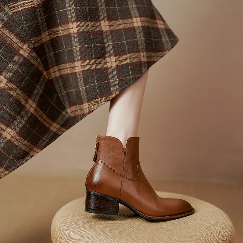 Elegant Little Boots 2022 New Brown Leather Fashion Boots Retro Pointy Women's Winter Ankle Boots Thick Heels
Elegant Little Boots 2022 New Brown Leather Fashion Boots Retro Pointy Women's Winter Ankle Boots Thick Heels