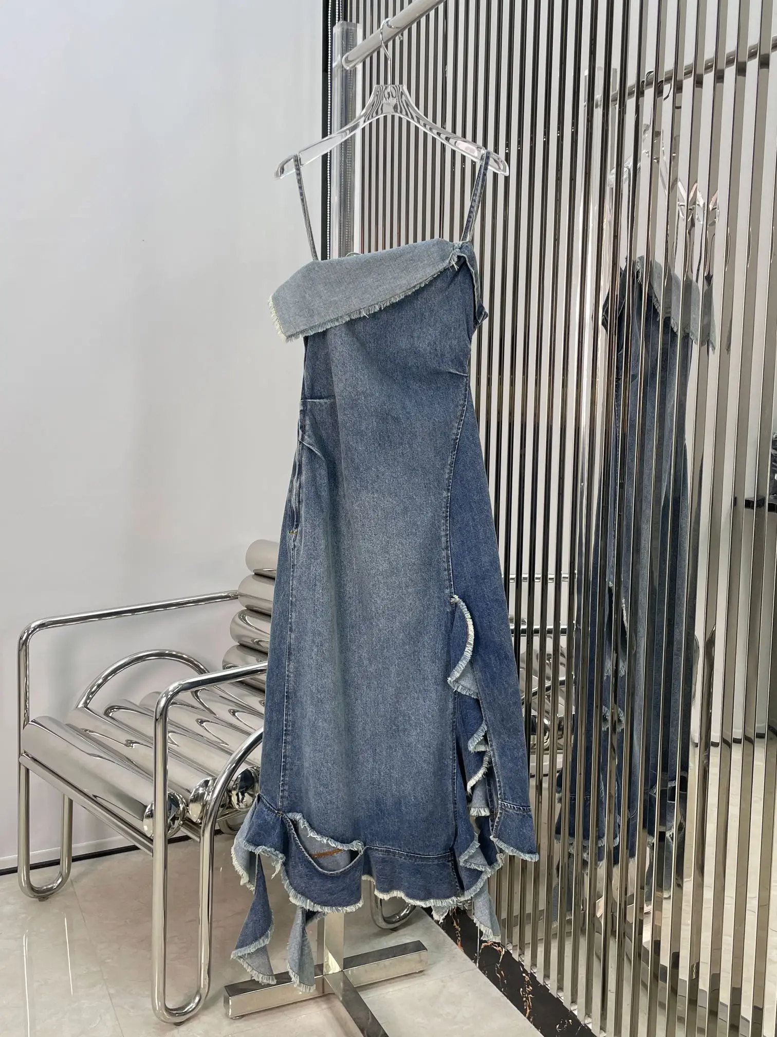 

2024 Spring/Summer New Women's Wear Irregular Raw Hem Washed Denim Suspender Dress 0420
