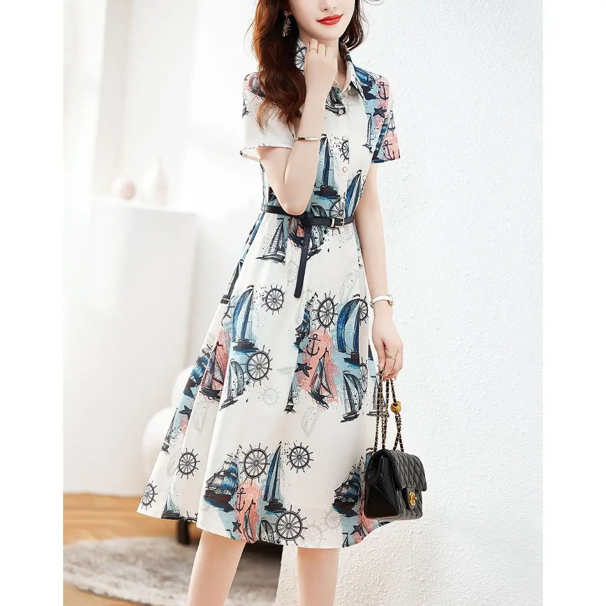 Женское платье-миди с коротким рукавом, высокой талией и принтом
Женское платье-миди с коротким рукавом, высокой талией и принтом