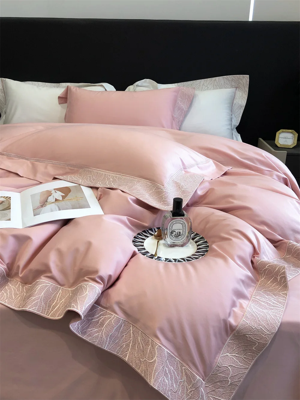 European-Style Simple and Light Luxury 100 Long-Staple Cotton Four-Piece Cotton Bed Sheet High-End Bedding
European-Style Simple and Light Luxury 100 Long-Staple Cotton Four-Piece Cotton Bed Sheet High-End Bedding
