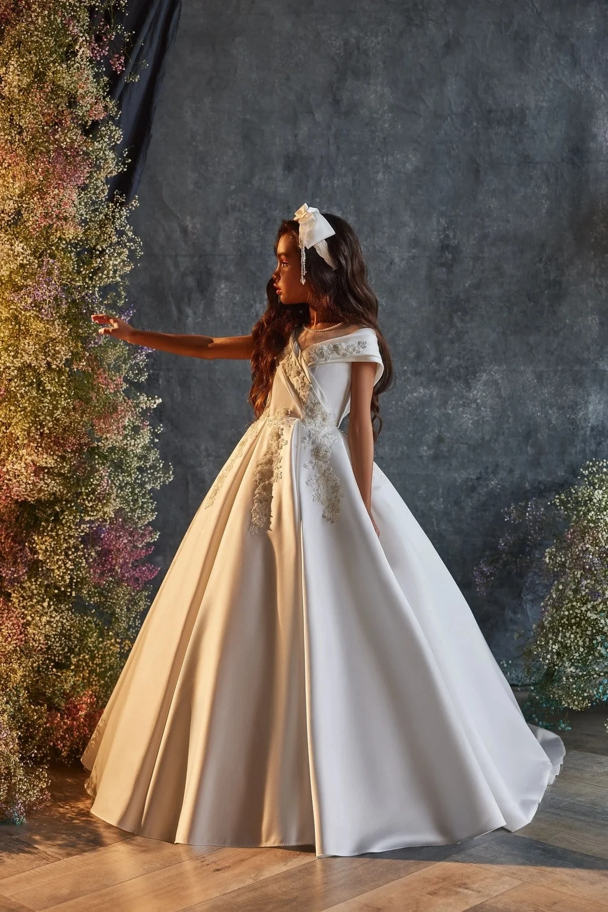 Off The Shoulder Flower Girl Dresses For Weddings Ball Gown Appliques Long First Communion Dresses For Girl Little
Off The Shoulder Flower Girl Dresses For Weddings Ball Gown Appliques Long First Communion Dresses For Girl Little