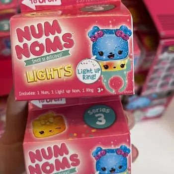 Num Noms 라이트 업 링 슬라임, 매우 맛 좋은 서프라이즈 장난감, 미스터리 메이크업 립글로스 냄새 간식, 카와이 인형