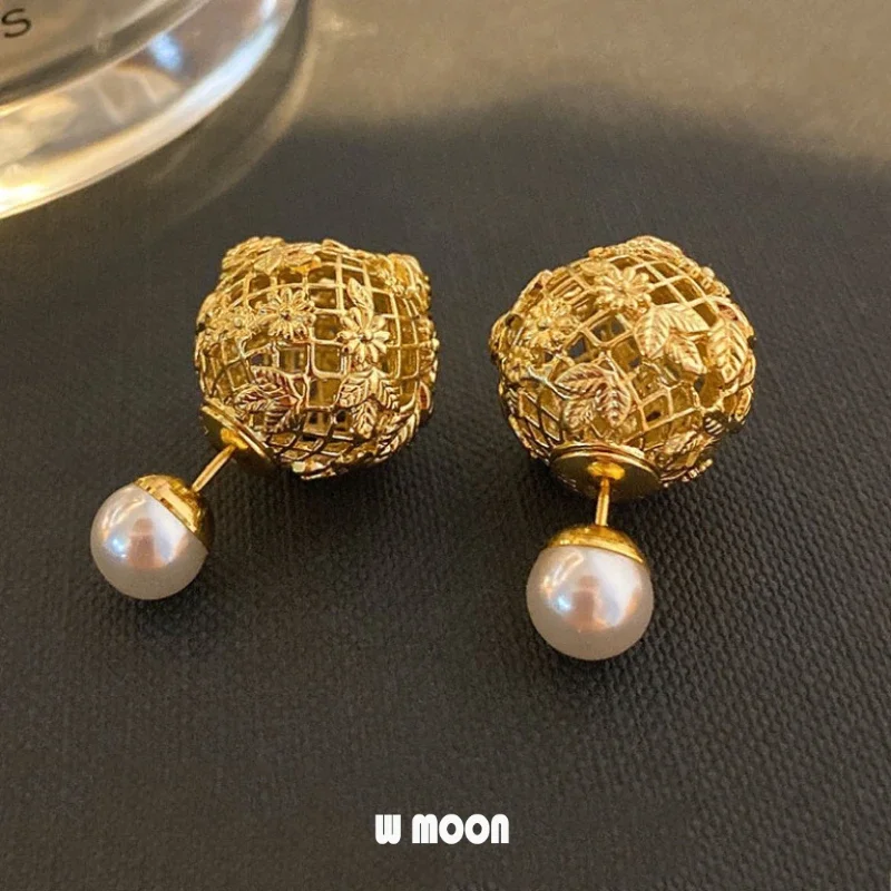 Exquisite Hollow Out Flower Ball Earring Fashion Metal Plaid Flower Delicate Ear Studs Chic Women Accessories
Exquisite Hollow Out Flower Ball Earring Fashion Metal Plaid Flower Delicate Ear Studs Chic Women Accessories