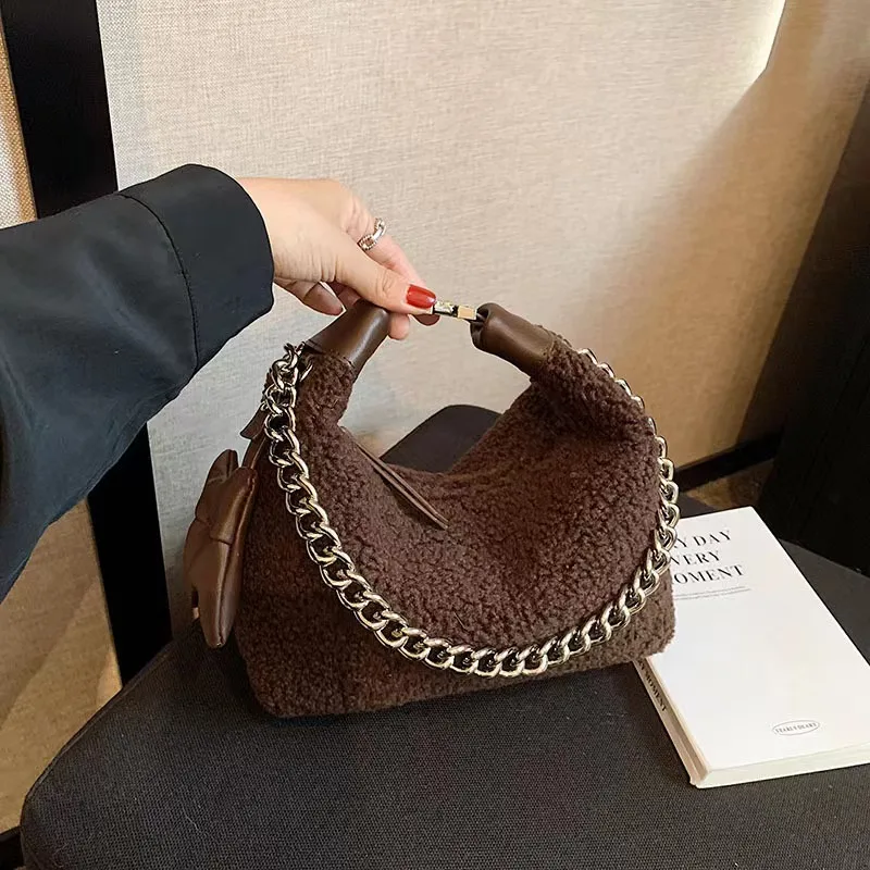 

Autumn and winter super hot lamb plush bag niche design fashionable chain bag trend versatile light luxury retro handbag