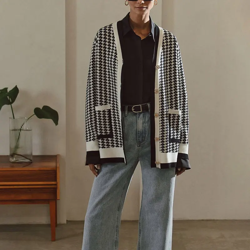 Houndstooth Print Oversize Fashion Cardigan for Women 2023 V Neck Button Down Knitted Sweater Cardigan Female
Houndstooth Print Oversize Fashion Cardigan for Women 2023 V Neck Button Down Knitted Sweater Cardigan Female