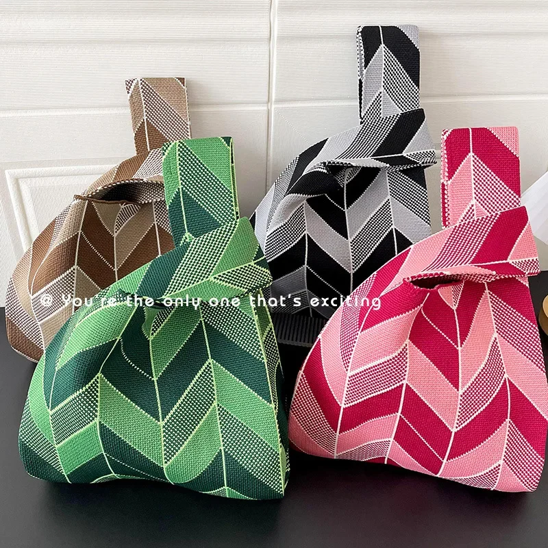 Niche Design Color Contrast Diamond Knit Handbag Handbag Student Travel Large Capacity Woven Women's Bag
Niche Design Color Contrast Diamond Knit Handbag Handbag Student Travel Large Capacity Woven Women's Bag